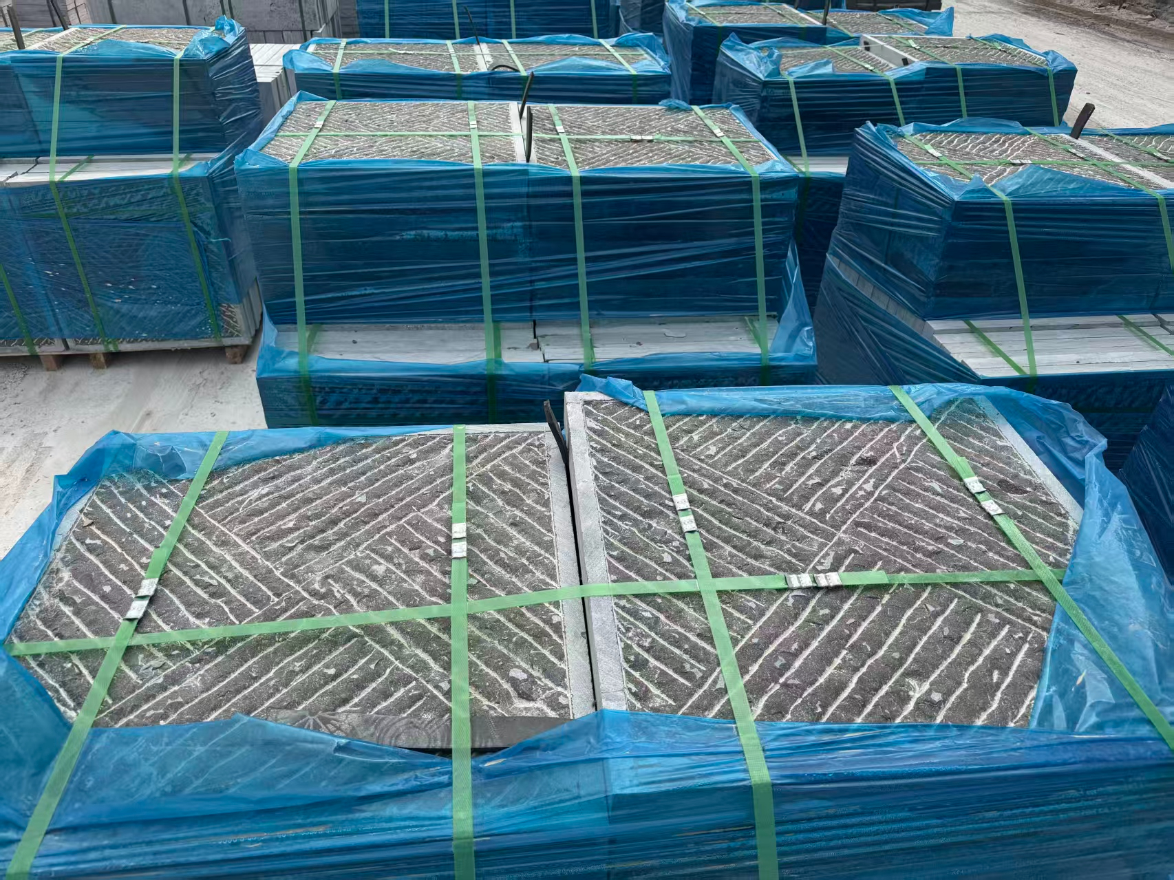 錾道面青石板铺装：打造高质感户外空间的优选方案