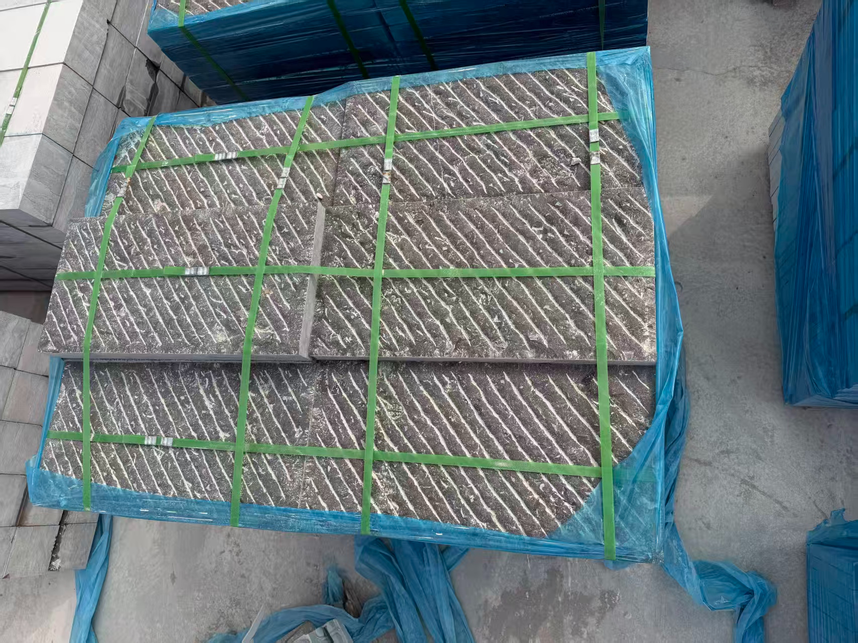 錾道面青石板：传承千年工艺，赋能现代石材应用